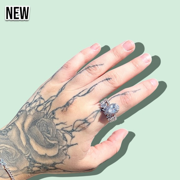 New Dazzling Cubic Zirconia Teardrop CZ Wedding Engagement Ring 2pc set - Picture 10 of 14